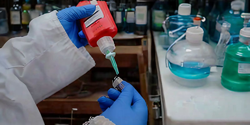 厭氧型膠粘劑為何每瓶都不裝滿? 厭氧型膠粘劑為何每瓶都不裝滿?